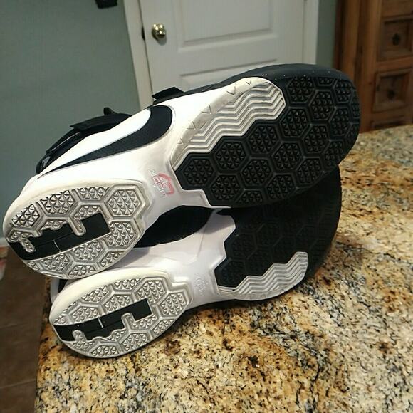 Rare Nike Lebron 2015 Soldier 9 Basketball Shoes Black & White Sz 16 813264-002 - Picture 10 of 12